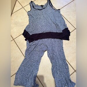 Simply Vera tank and capri pajama set . Navy ahd white. Size large
